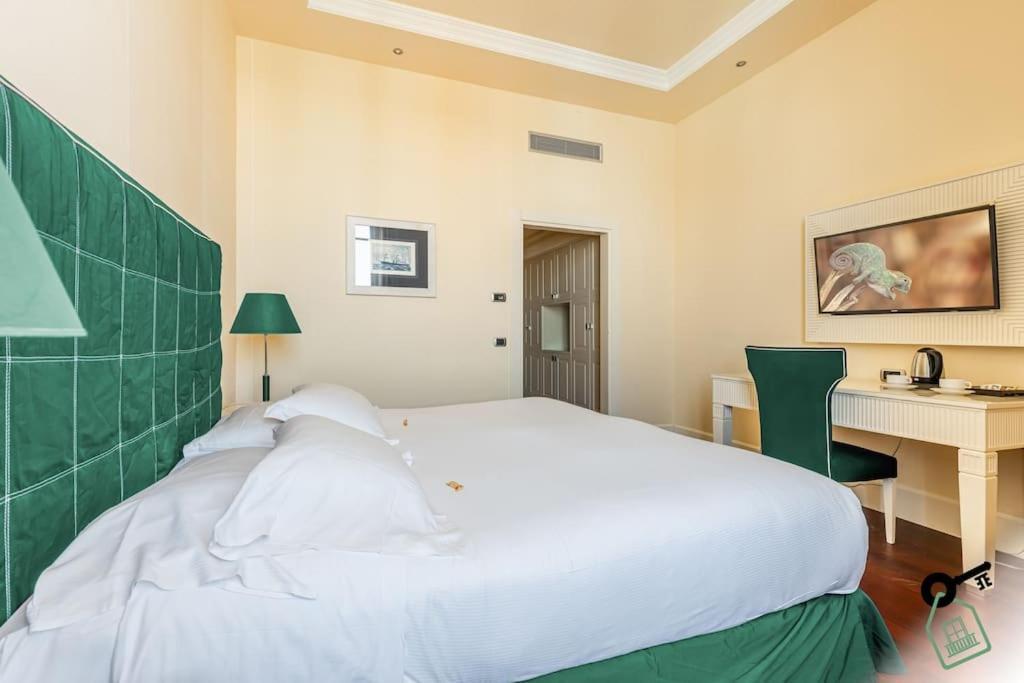 Hotel Rooms Ливорно Экстерьер фото
