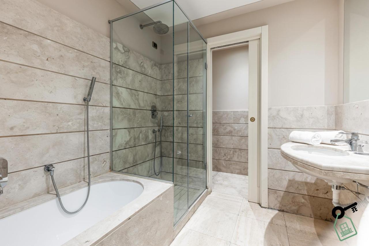 Hotel Rooms Ливорно Экстерьер фото