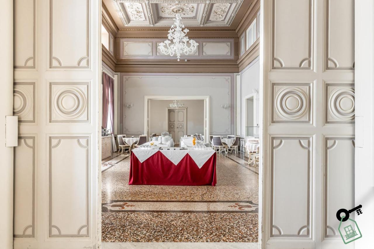 Hotel Rooms Ливорно Экстерьер фото