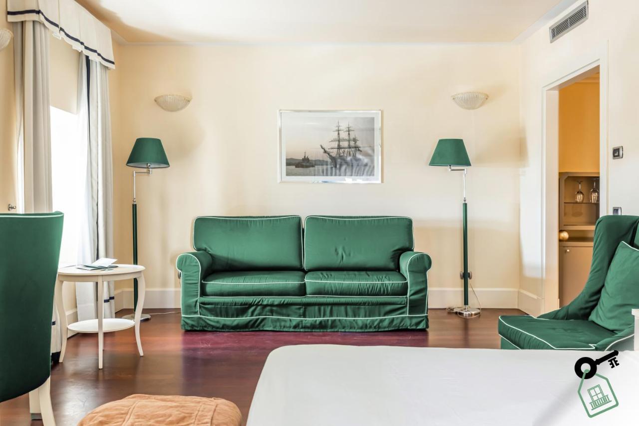 Hotel Rooms Ливорно Экстерьер фото