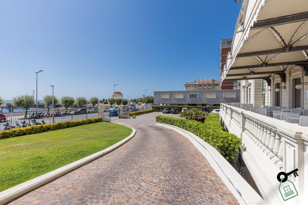 Hotel Rooms Ливорно Экстерьер фото