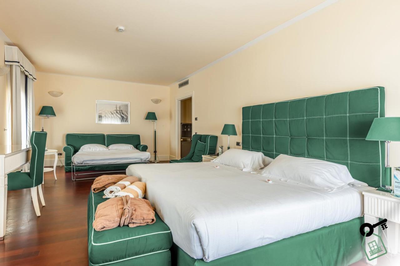 Hotel Rooms Ливорно Экстерьер фото