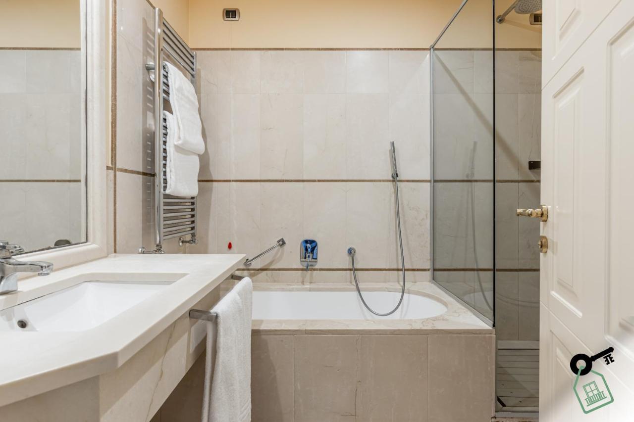 Hotel Rooms Ливорно Экстерьер фото